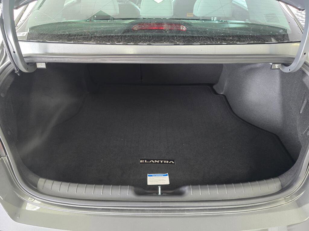 New 2026 Hyundai Elantra Limited FWD image 16