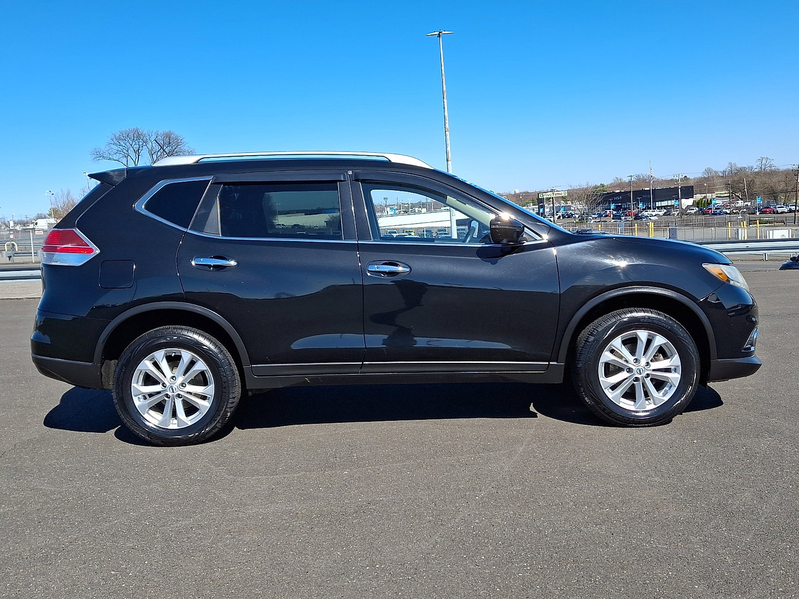 Used 2016 Nissan Rogue SV w/ SV Premium Package image 6