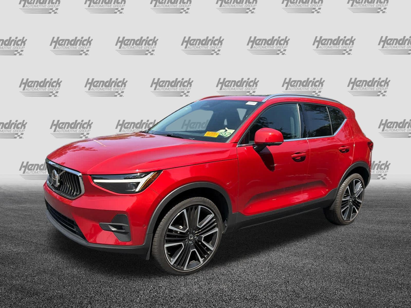 Used 2024 Volvo XC40 B5 Ultimate w/ Protection Package Premier AWD/4WD image 7