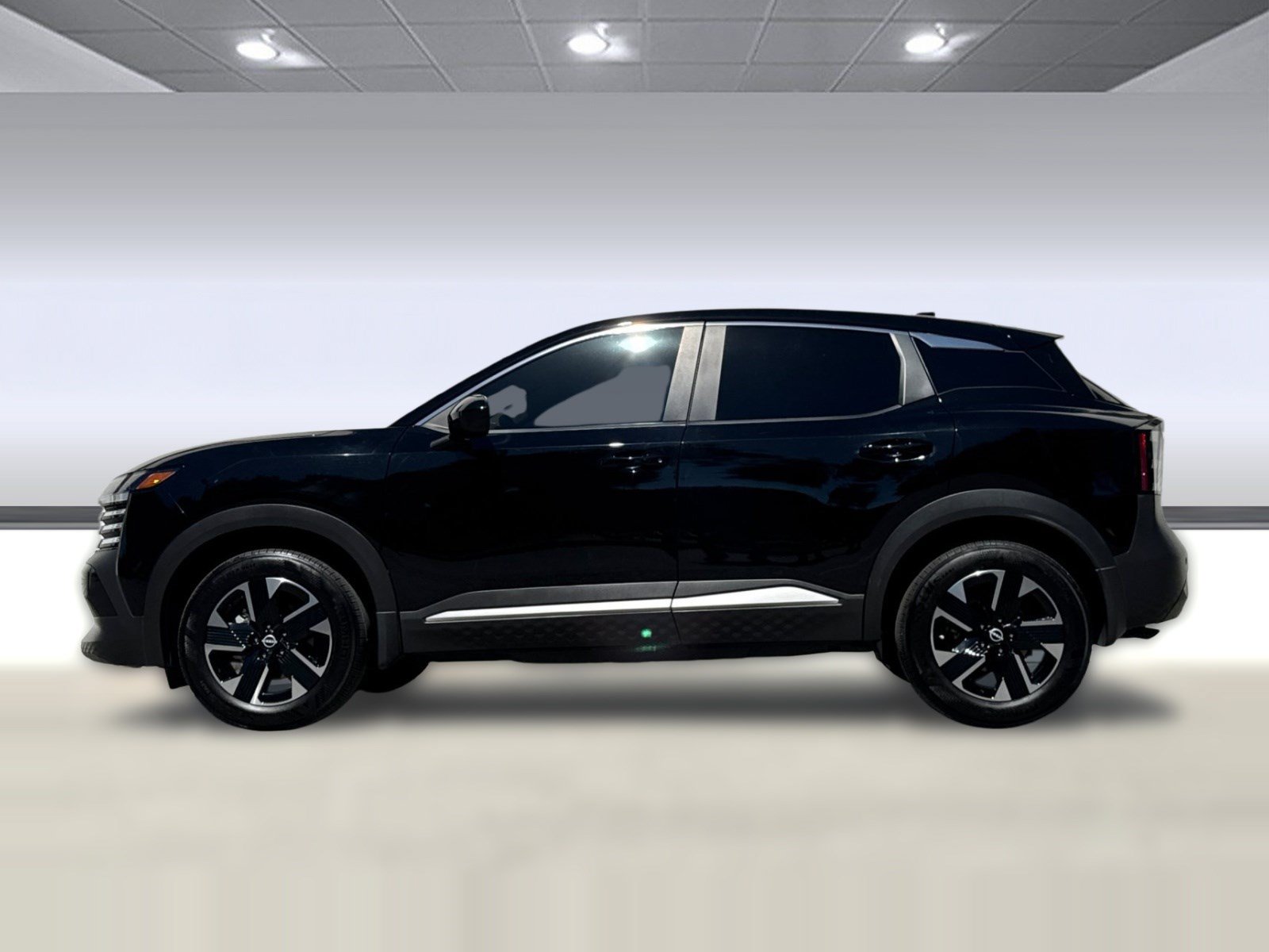 Used 2025 Nissan Kicks SV AWD/4WD image 2
