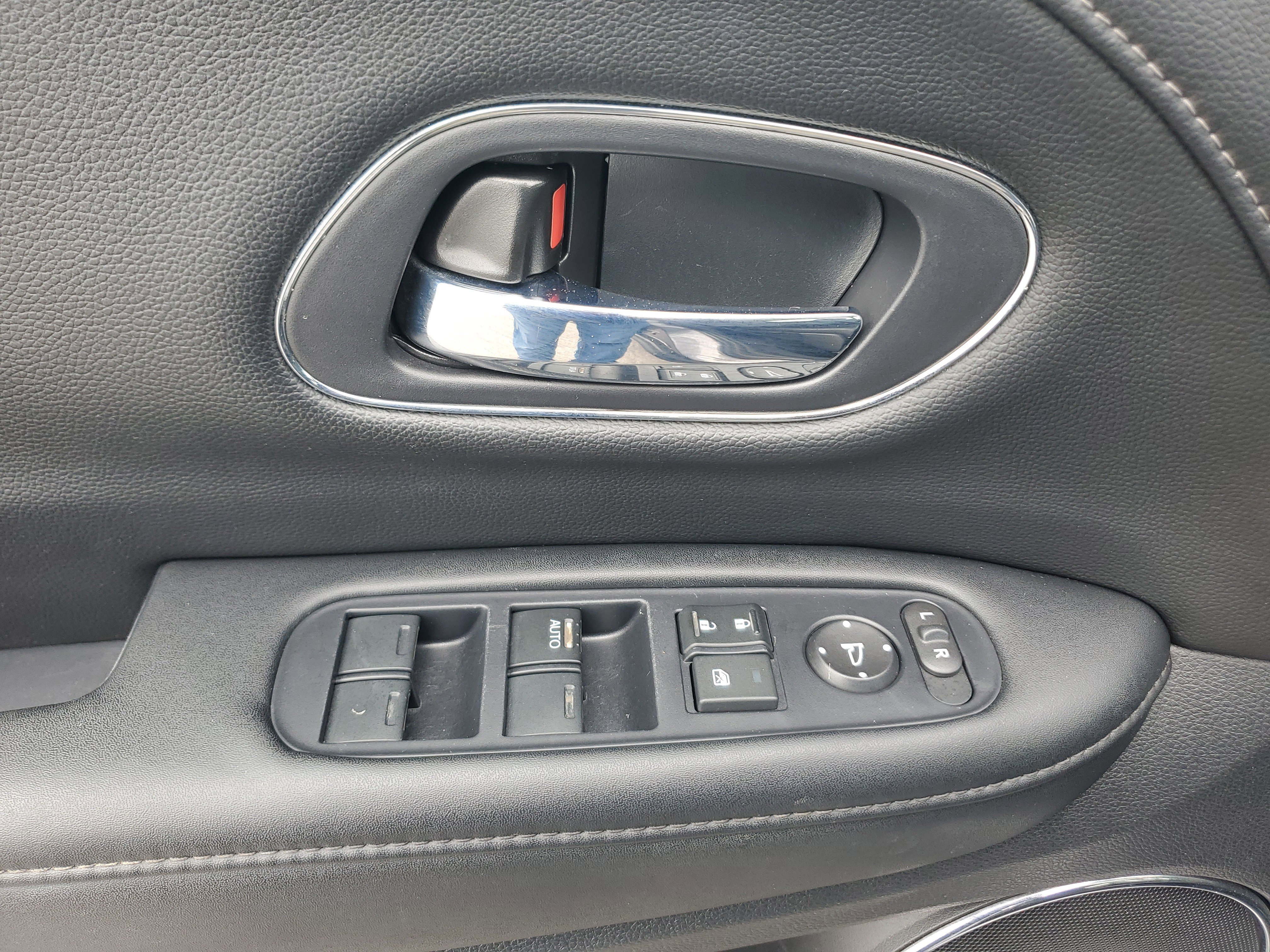 Used 2021 Honda HR-V EX-L image 26