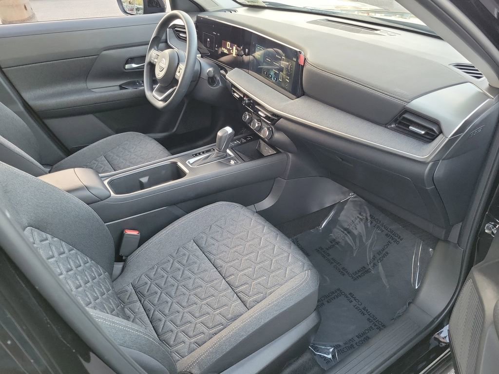 Certified 2025 Nissan Kicks SV image 16