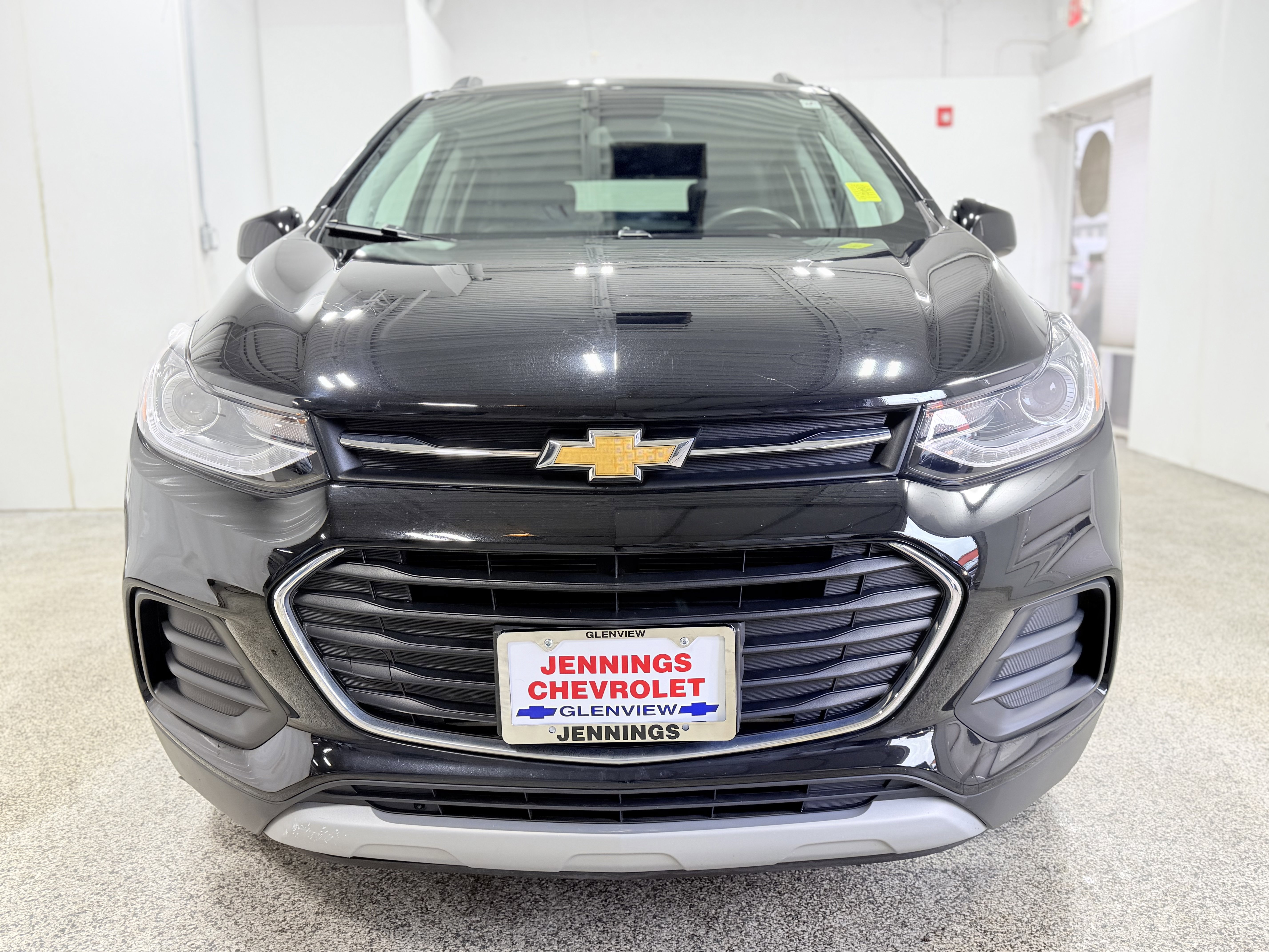 Used 2020 Chevrolet Trax LT w/ LT Convenience Package AWD/4WD image 2