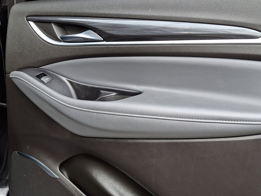 Used 2019 Buick Enclave Essence FWD image 13