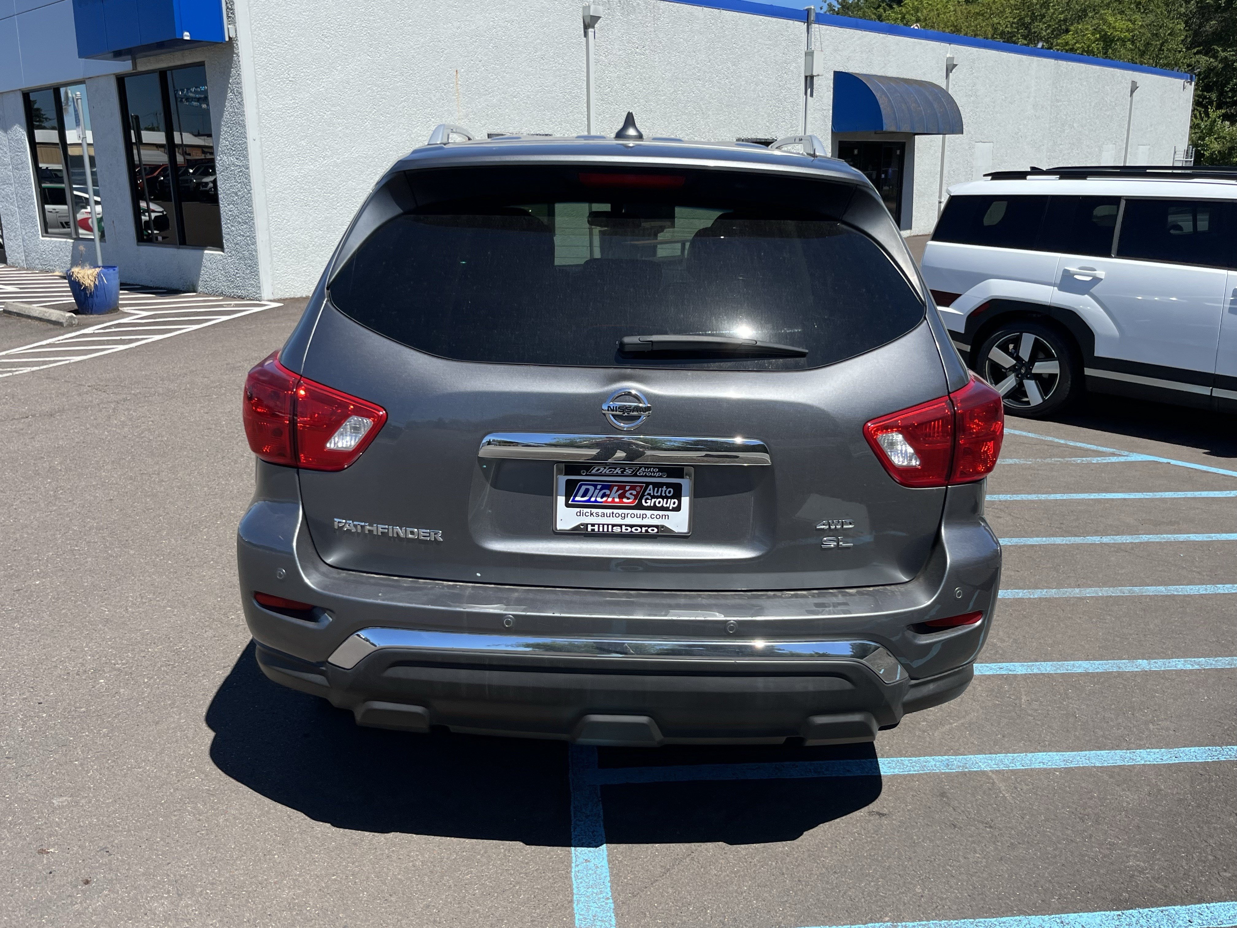 Used 2019 Nissan Pathfinder SL AWD/4WD image 4