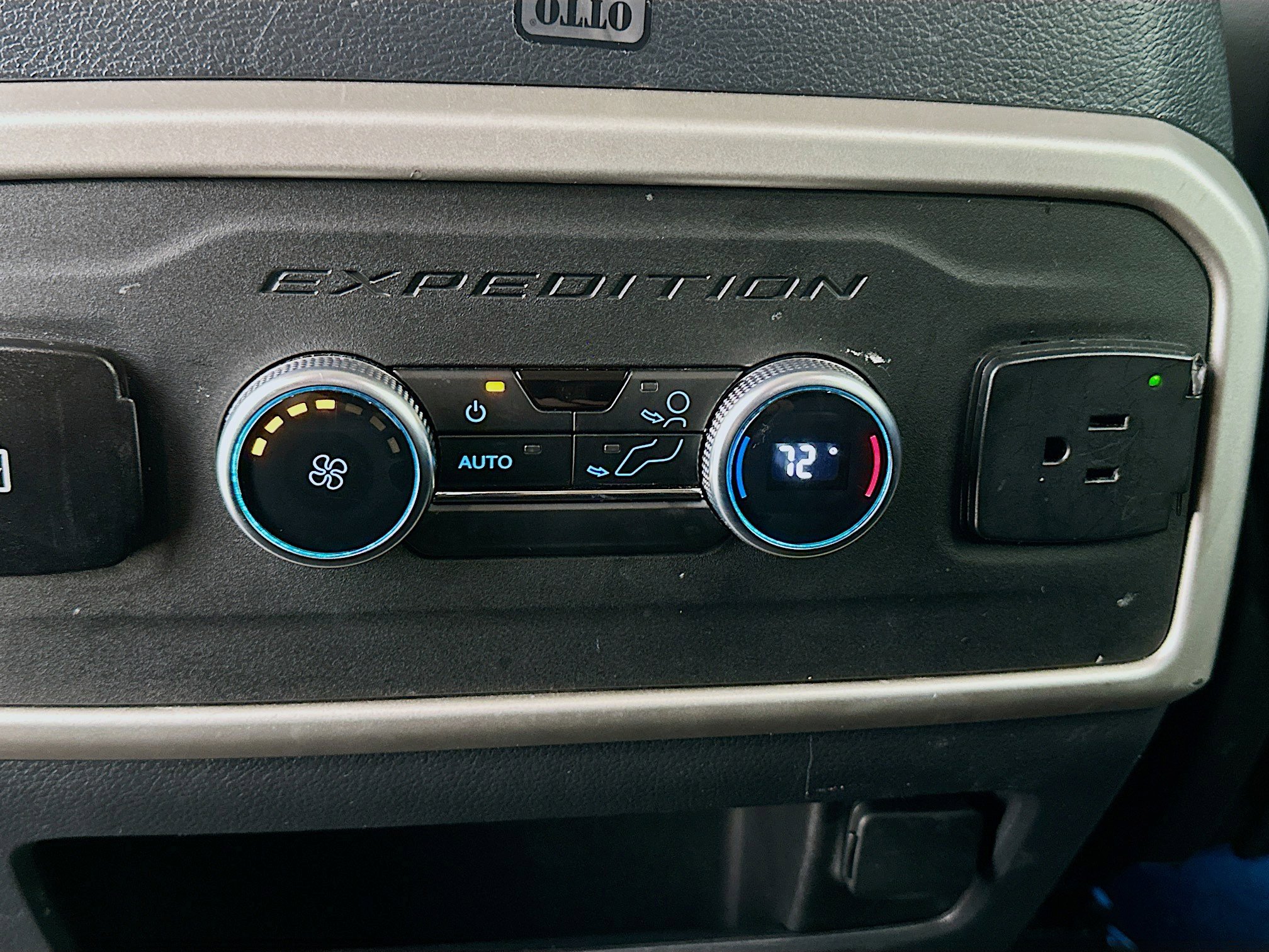 Used 2024 Ford Expedition XLT image 27