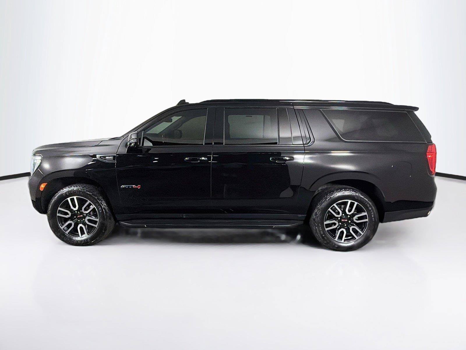 Used 2022 GMC Yukon XL AT4 AWD/4WD image 8