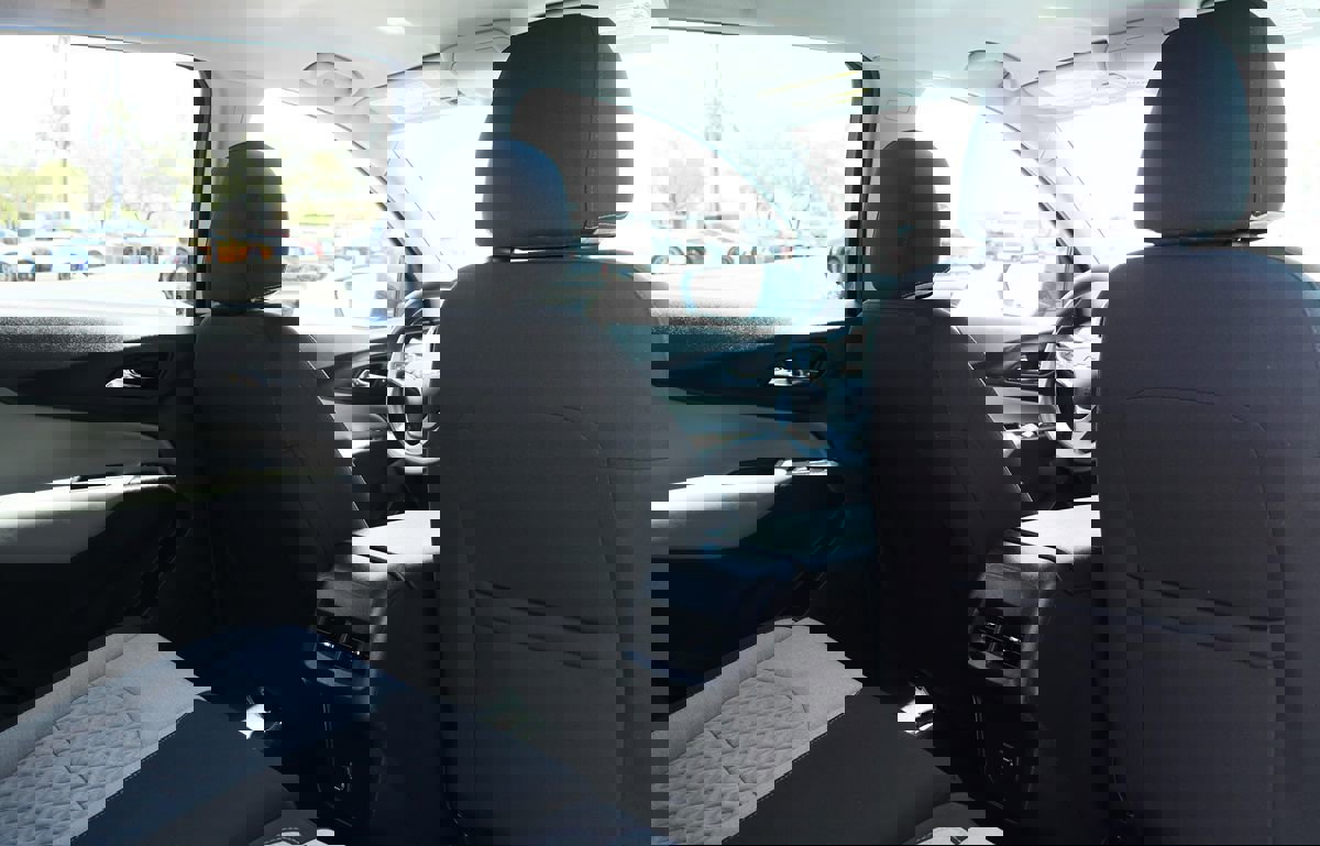 Used 2022 Chevrolet Equinox LS w/ LS Convenience Package image 28