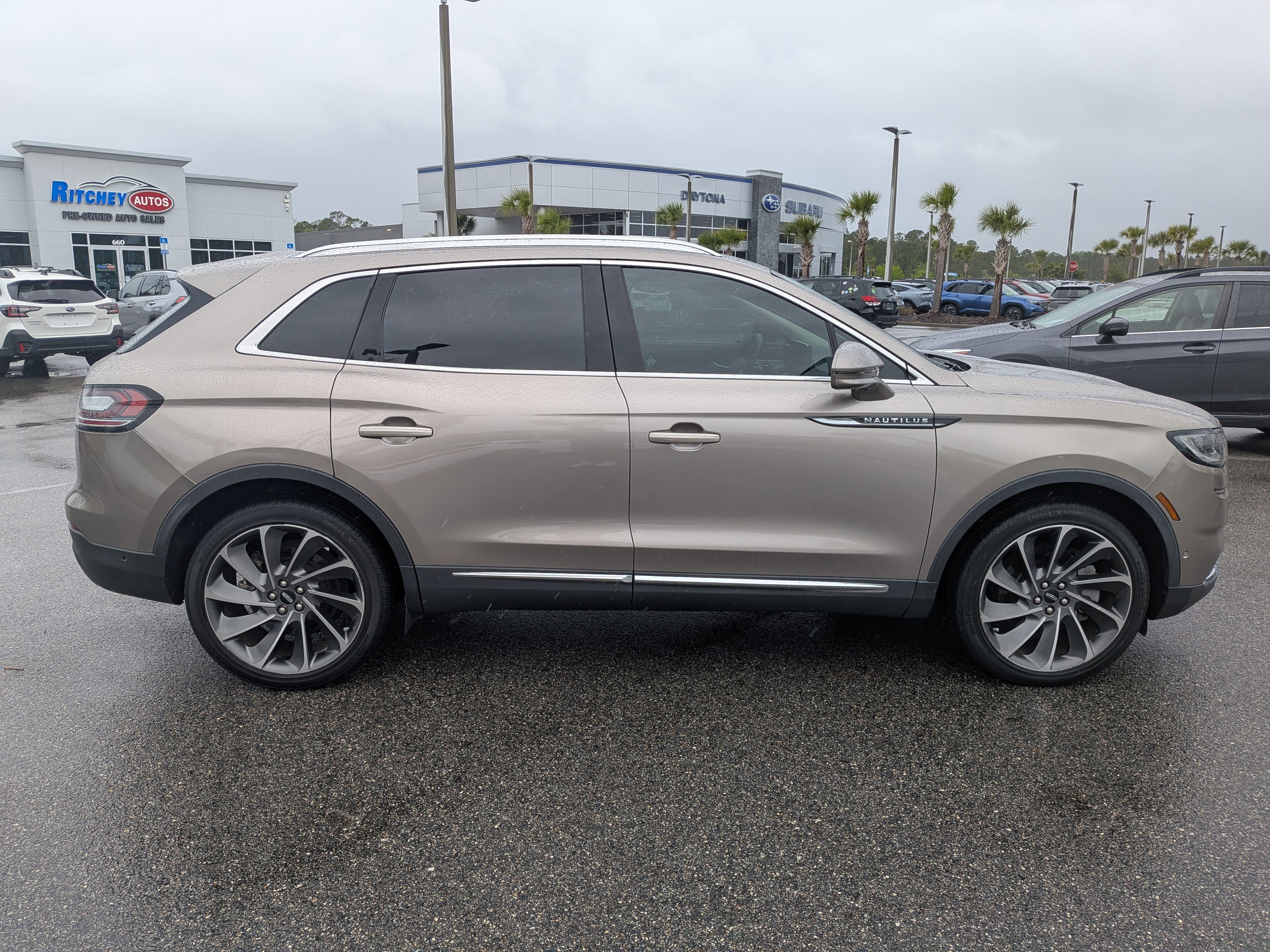 Used 2021 Lincoln Nautilus Reserve w/ Equipment Group 202A image 3