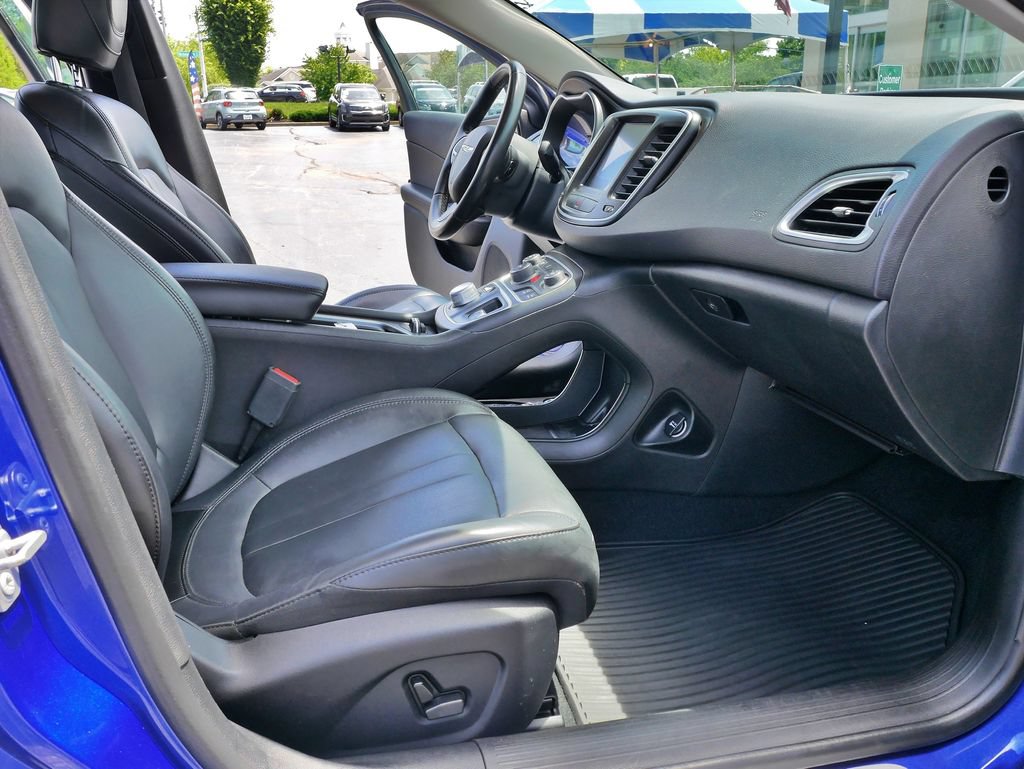 Used 2017 Chrysler 200 Limited Platinum FWD image 12