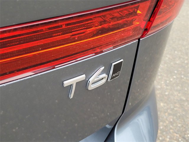 Used 2018 Volvo XC60 T6 Momentum w/ Convenience Package image 6