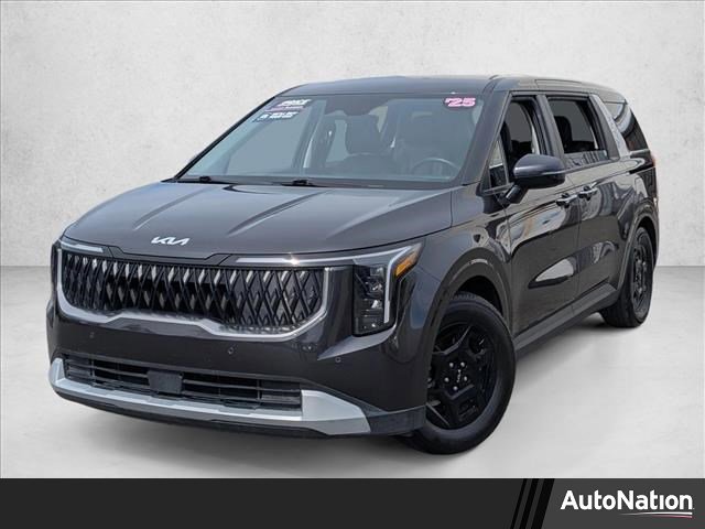 Used 2025 Kia Carnival image 1