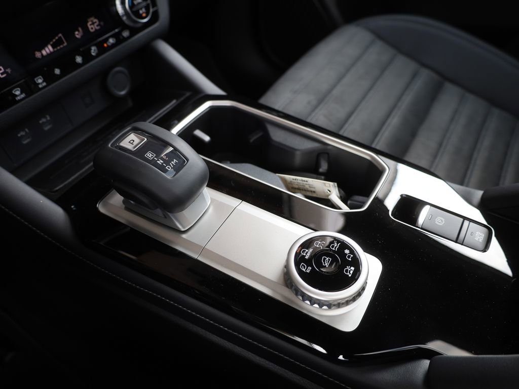 New 2025 Mitsubishi Outlander SE image 42