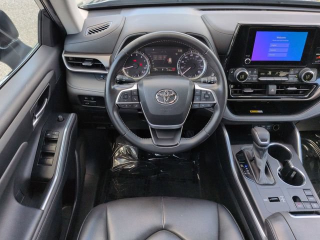 Certified 2024 Toyota Highlander XLE FWD image 16