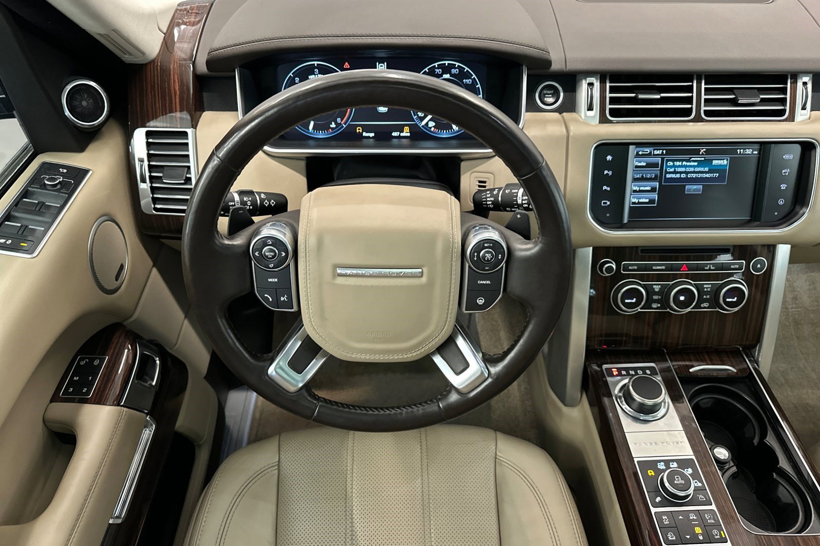 Used 2016 Land Rover Range Rover HSE image 28