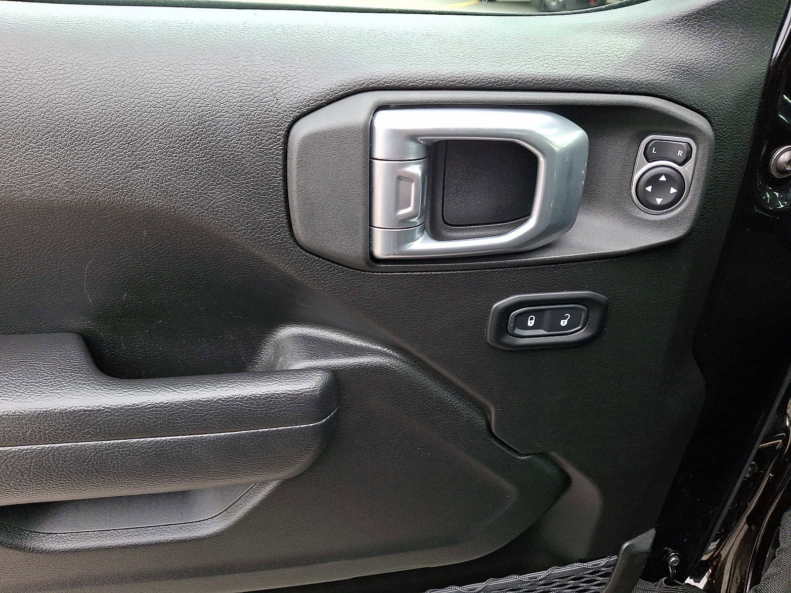 Used 2022 Jeep Wrangler Unlimited Sport AWD/4WD image 13