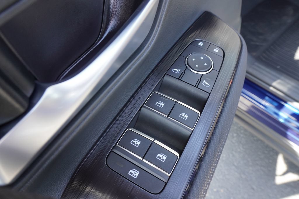 Certified 2025 Nissan Kicks SR FWD image 15