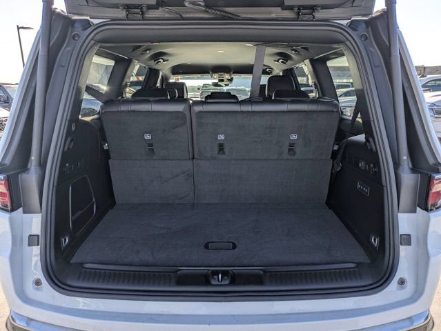 Certified 2025 Jeep Wagoneer Series III w/ HD Trailer Tow Package AWD/4WD image 12