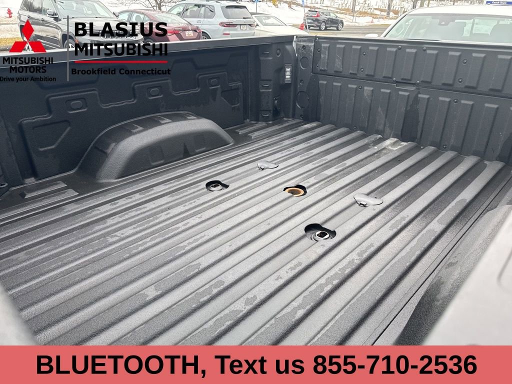 Used 2025 GMC Sierra 2500 AT4 image 11