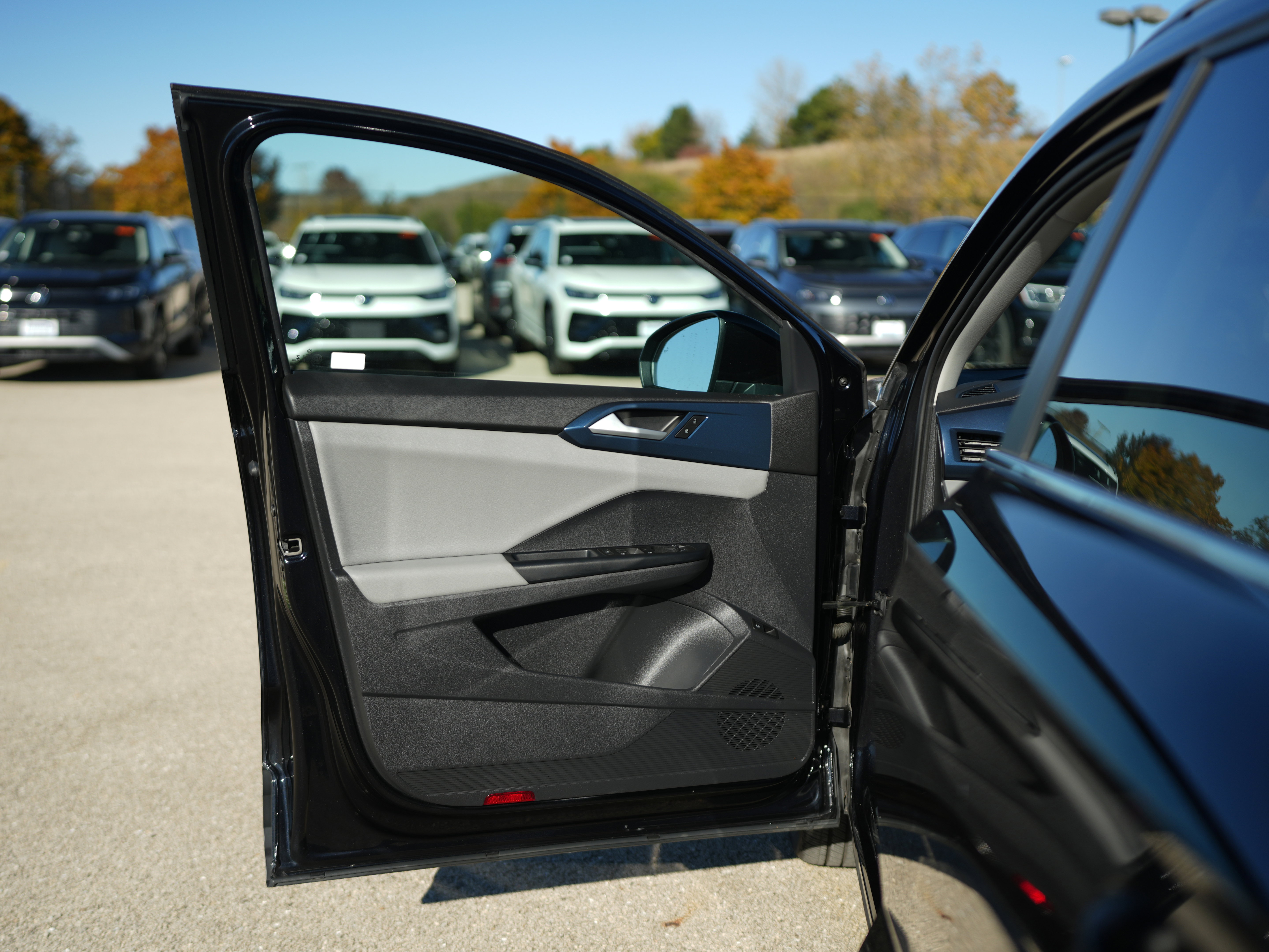 Used 2022 Volkswagen Taos SE w/ IQ.Drive SE Package image 26