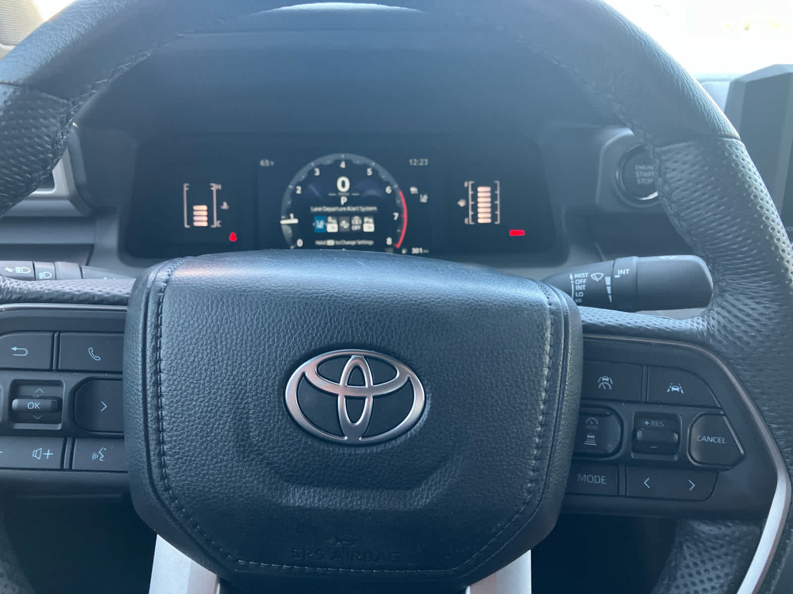 Certified 2024 Toyota Tacoma SR5 AWD/4WD image 17