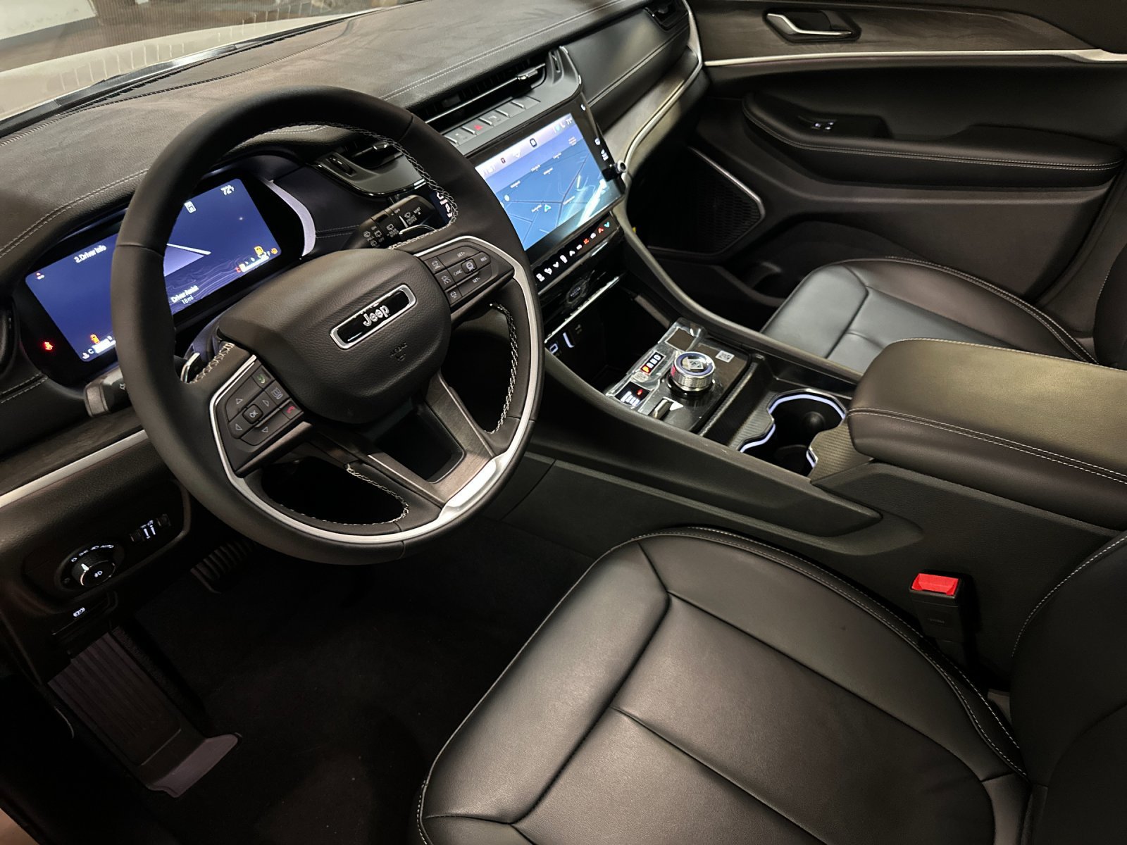 New 2026 Jeep Grand Cherokee Limited w/ Limited Altitude Package AWD/4WD image 9
