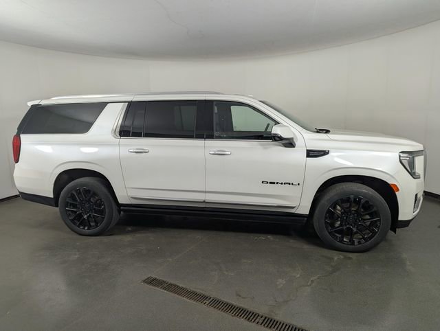 Used 2023 GMC Yukon XL Denali w/ Max Trailering Package image 8