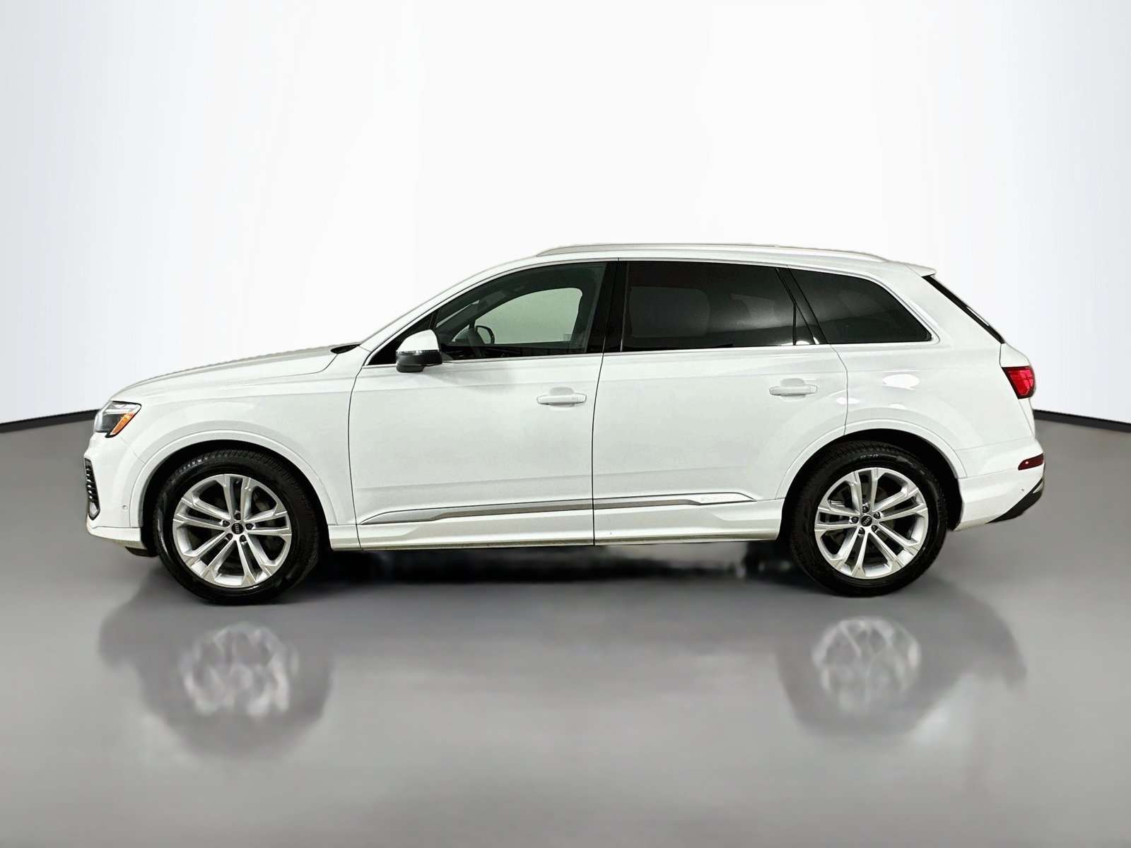 Used 2026 Audi Q7 3.0T Premium Plus w/ Premium Plus Package AWD/4WD image 8