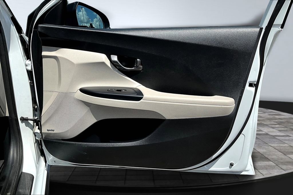 Used 2019 Hyundai Veloster Turbo Ultimate image 24