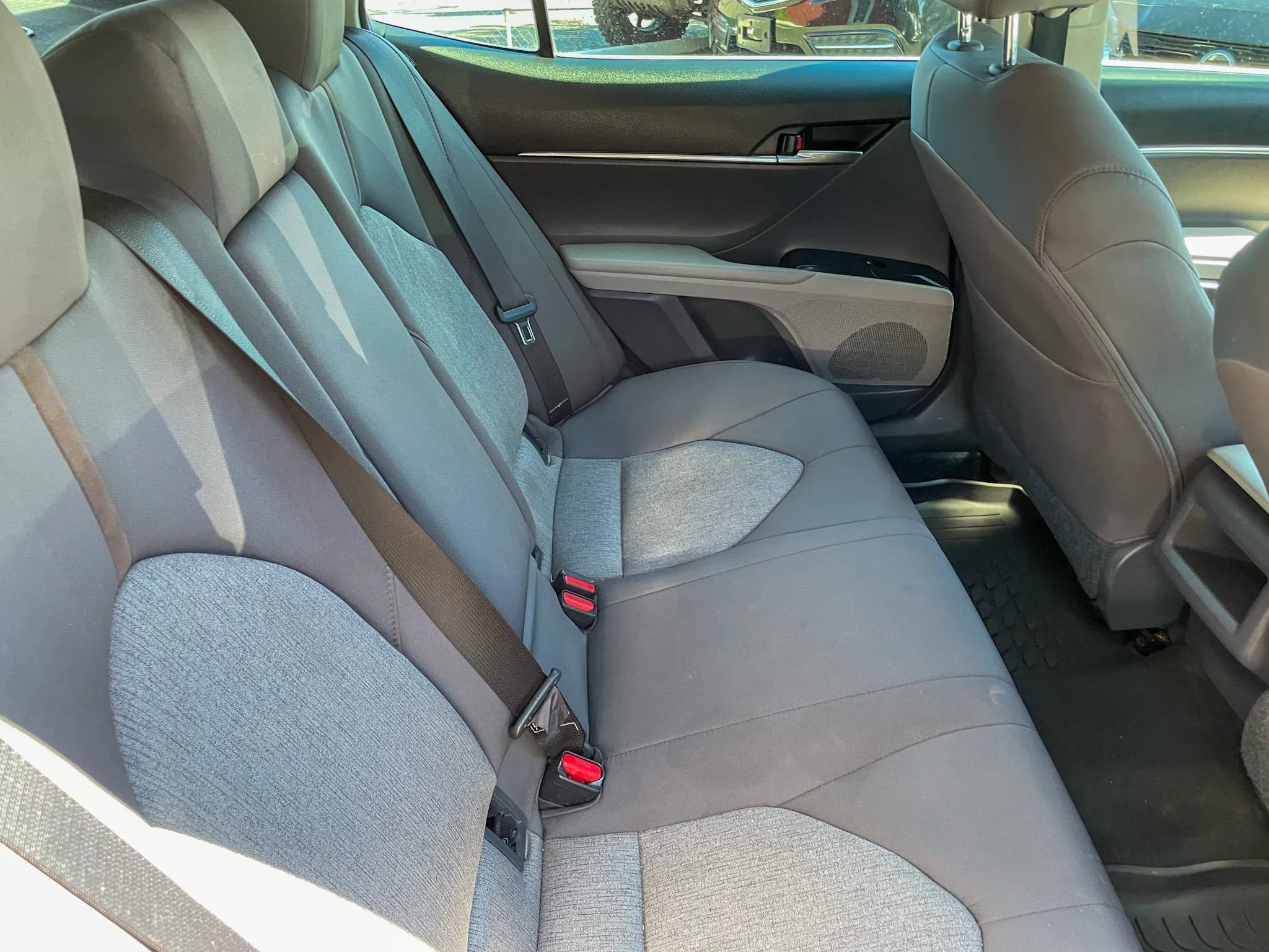 Used 2018 Toyota Camry LE image 20
