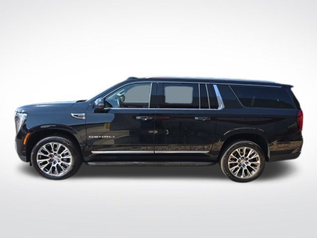 Used 2025 GMC Yukon XL Denali AWD/4WD image 3