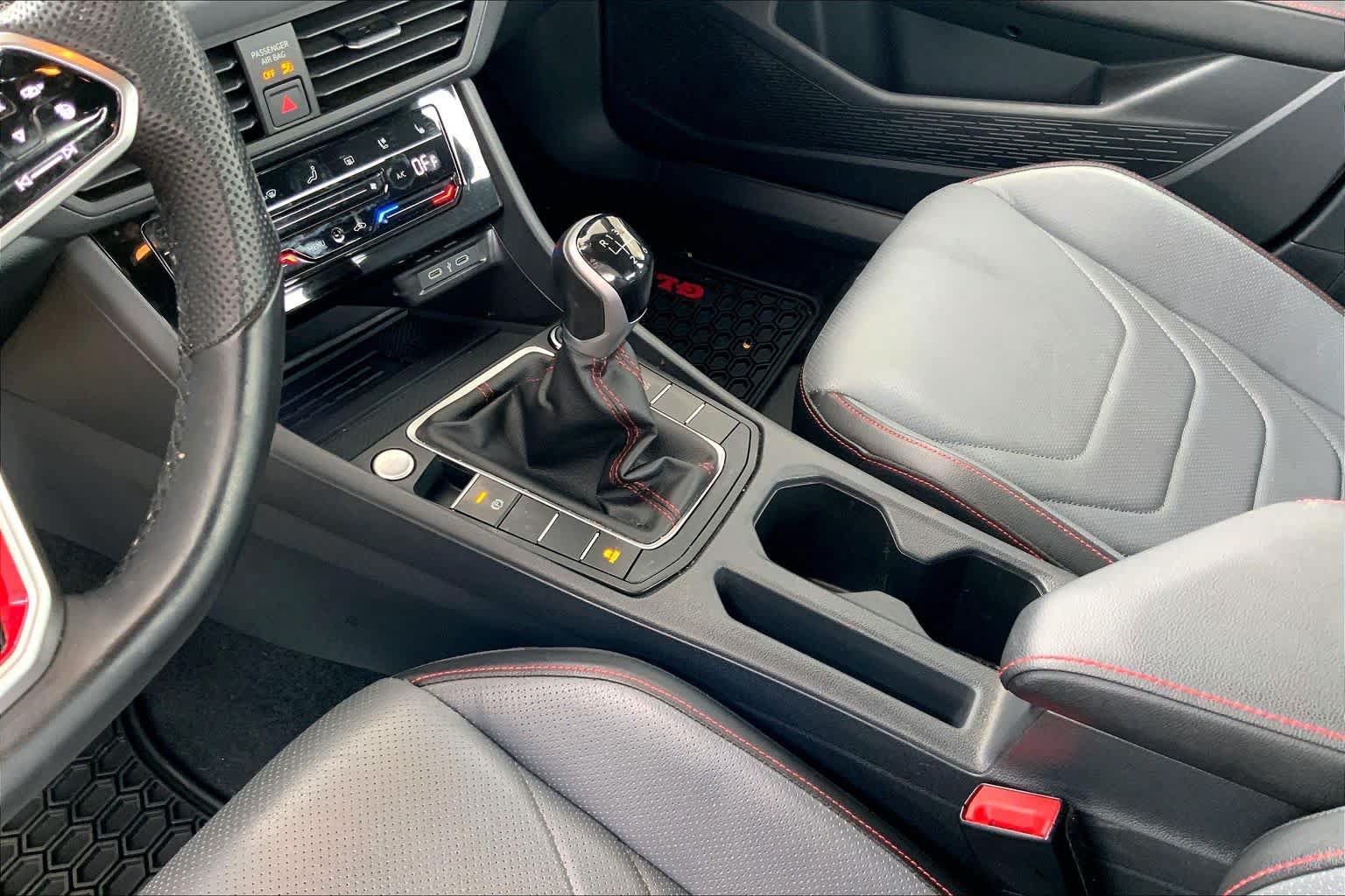 Used 2025 Volkswagen Jetta GLI Autobahn FWD image 16
