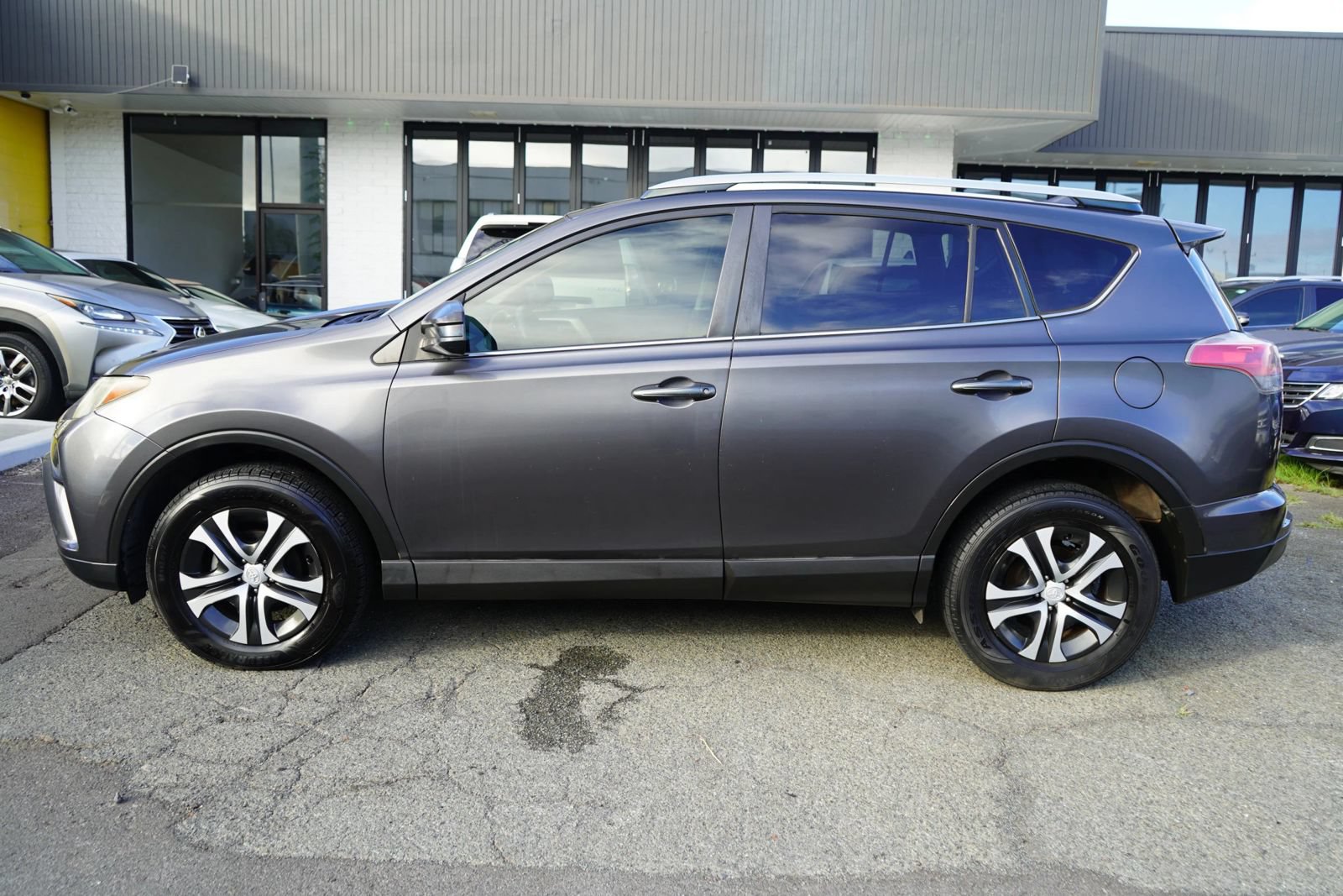 Used 2016 Toyota RAV4 LE FWD image 2