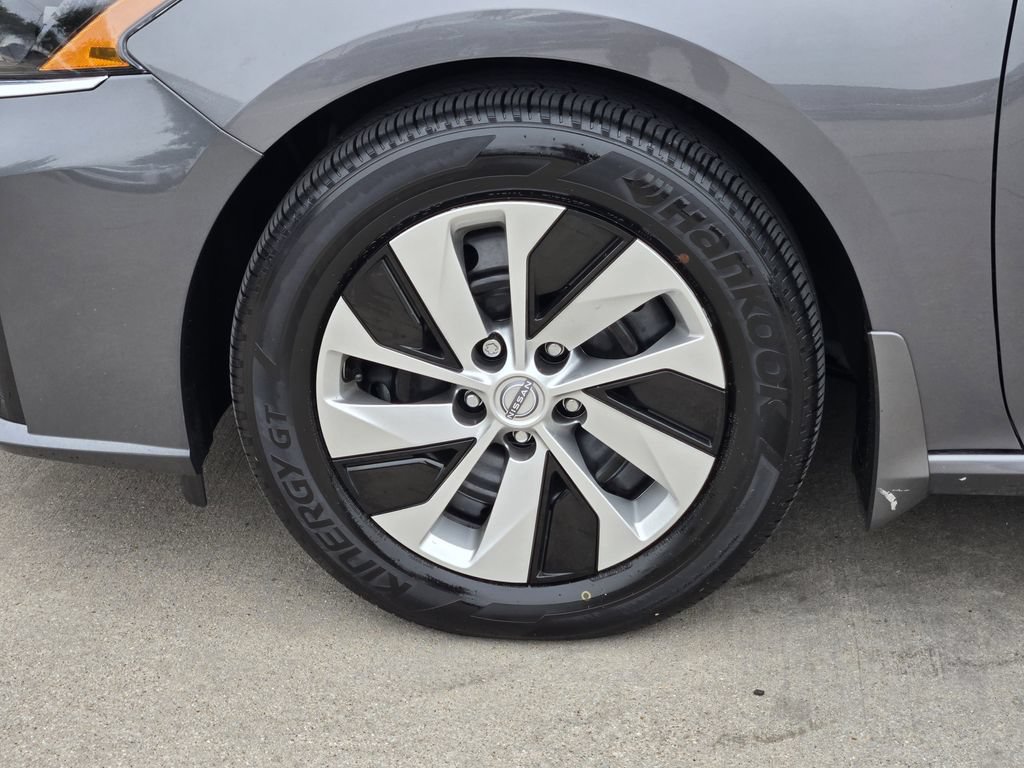 Used 2025 Nissan Altima 2.5 S FWD image 17