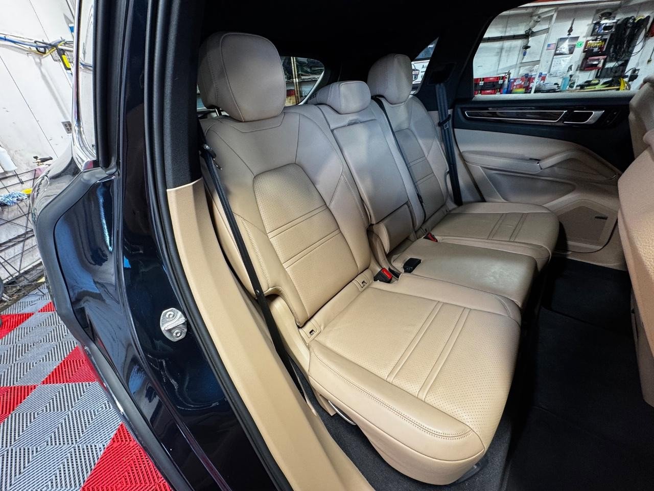 Used 2019 Porsche Cayenne AWD image 10