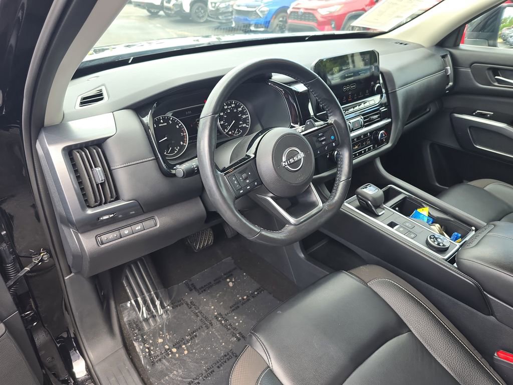Used 2024 Nissan Pathfinder SL image 24