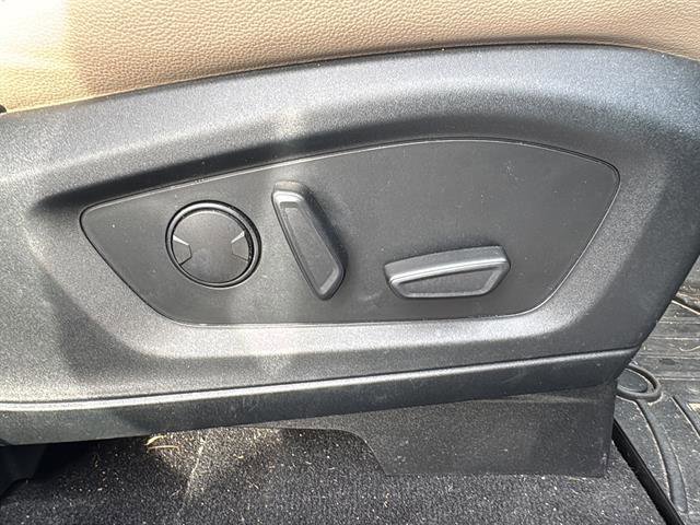 Used 2020 Ford Explorer XLT w/ Equipment Group 202A image 10