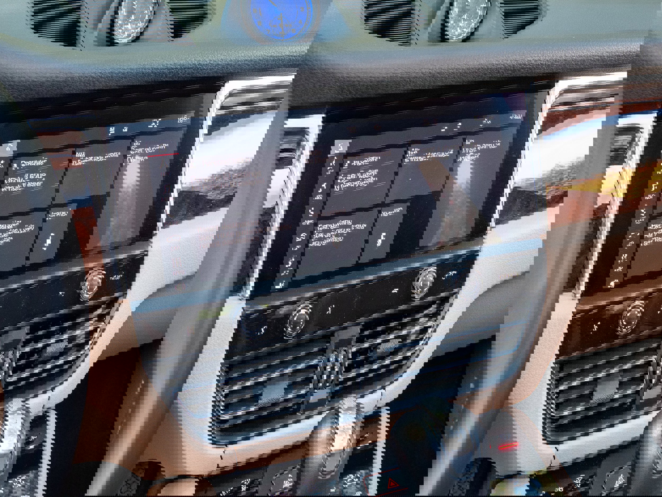 Used 2024 Porsche Macan image 26