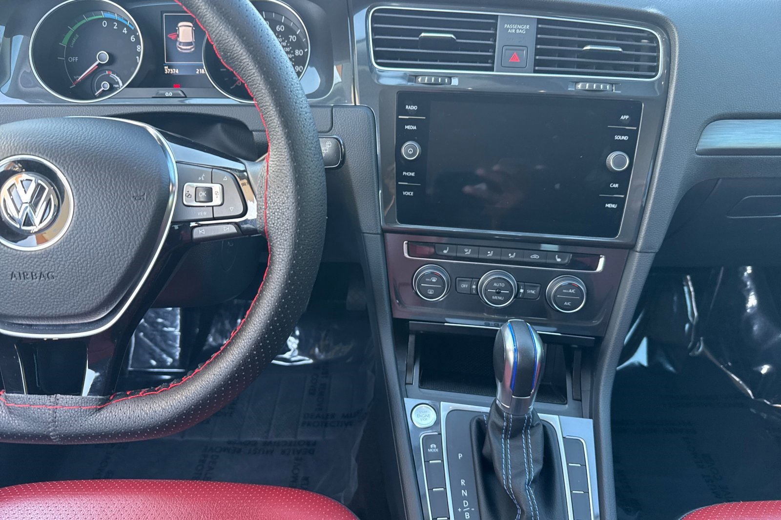 Used 2019 Volkswagen e-Golf SE w/ Driver Assistance Package image 28