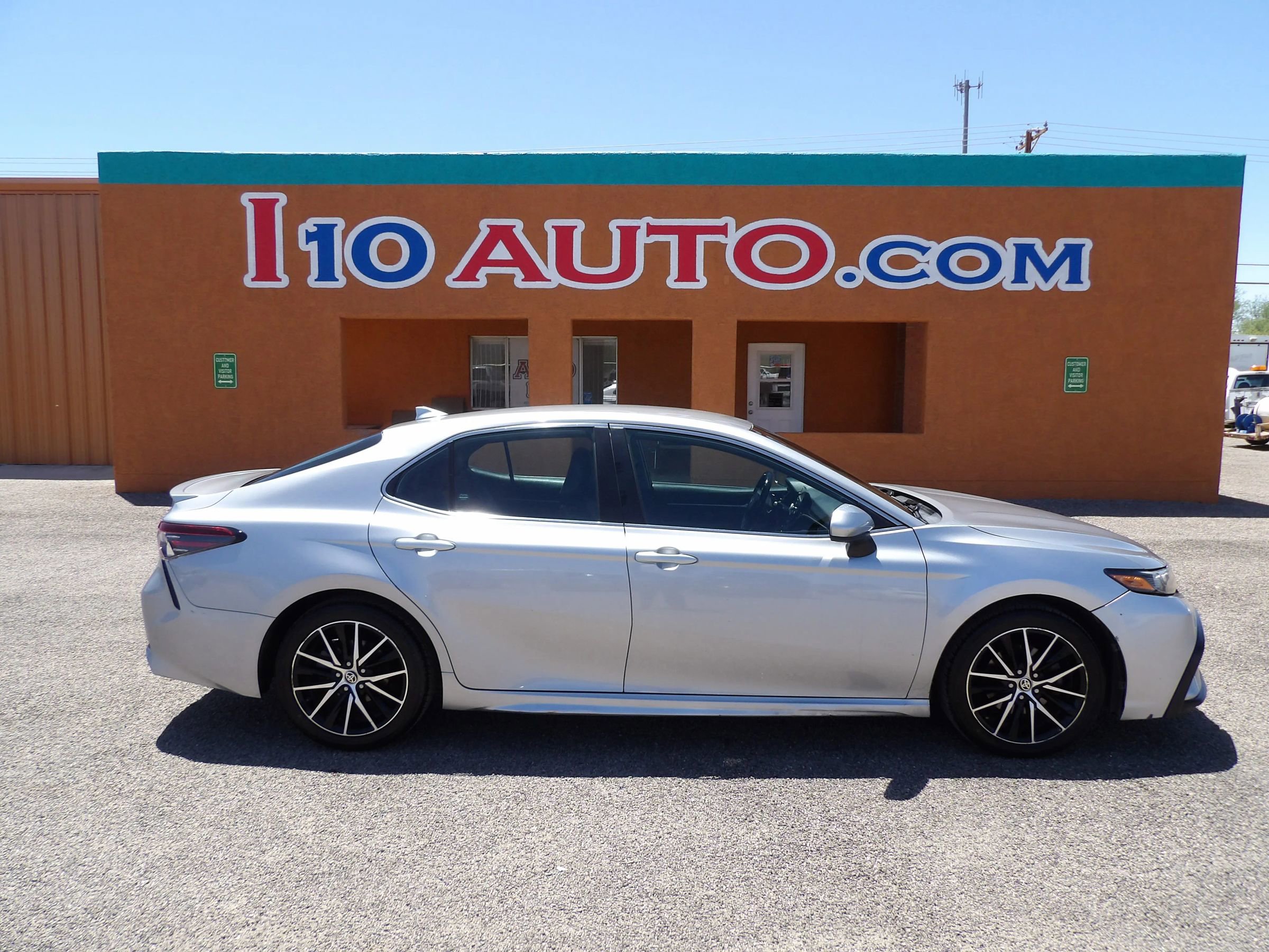 Used 2021 Toyota Camry SE FWD image 1
