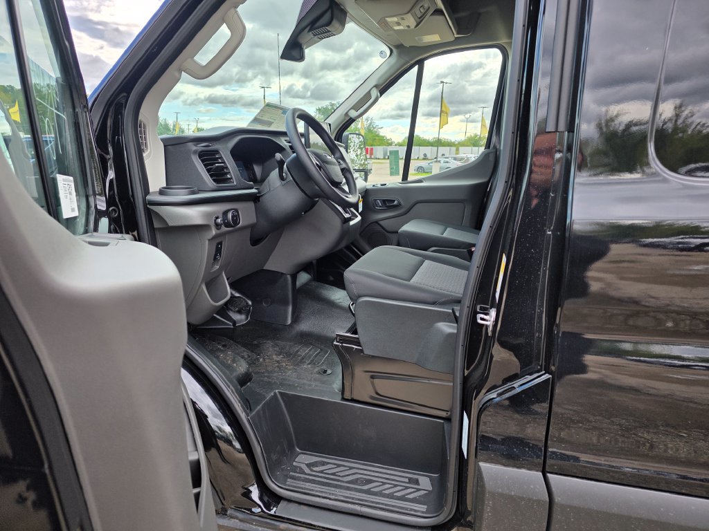 New 2026 Ford Transit 250 148 Medium Roof w/ Load Area Protection Package RWD image 12