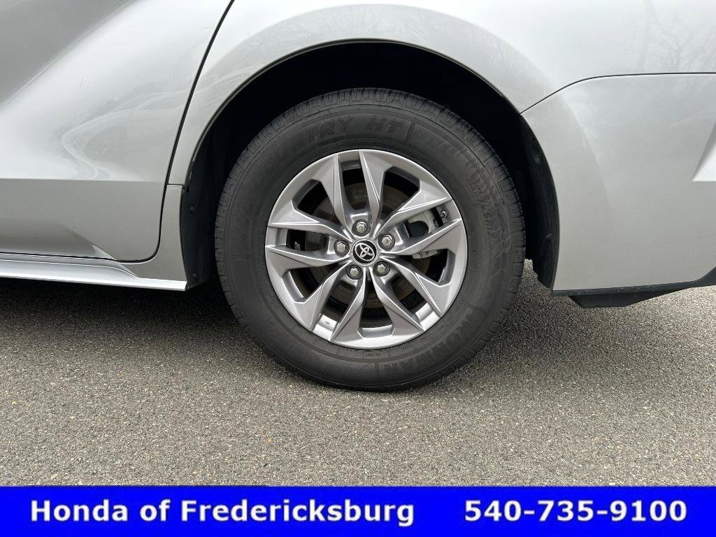 Used 2024 Toyota Sienna XLE image 13