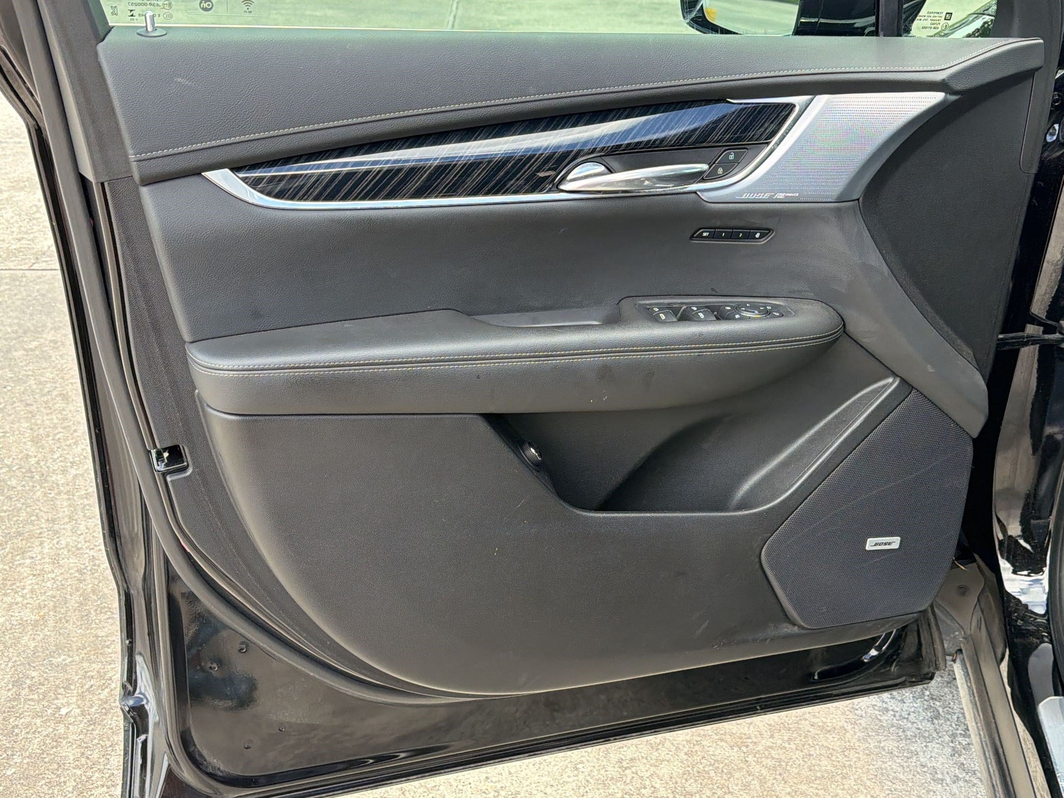 Used 2024 Cadillac XT6 Premium Luxury w/ Technology Package FWD image 14