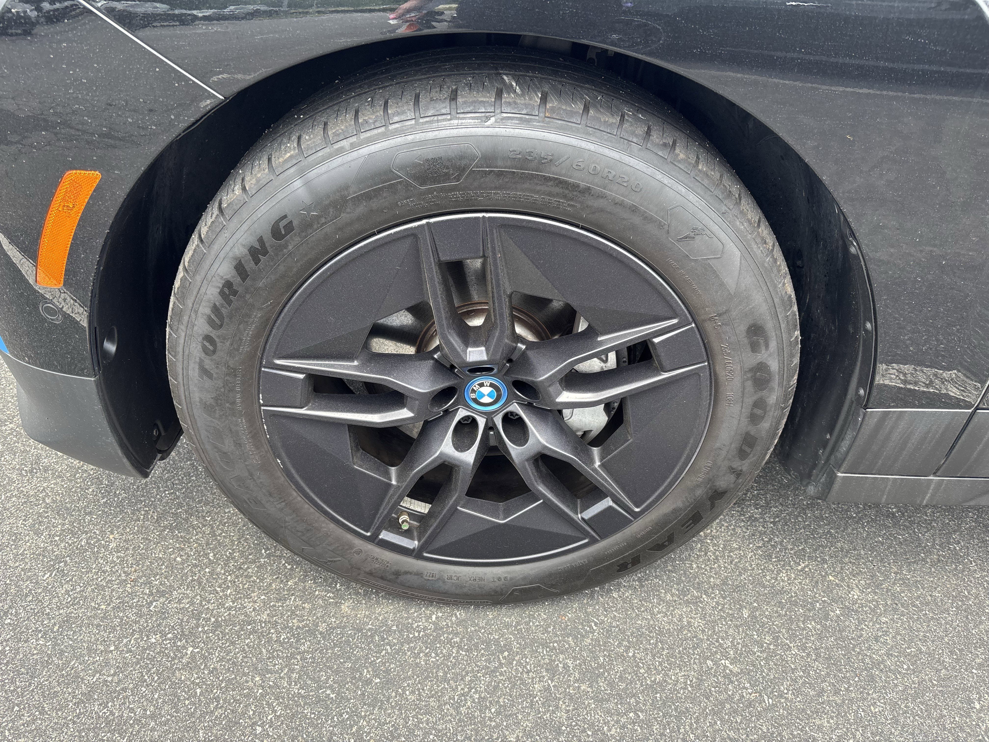 Used 2023 BMW iX xDrive50 w/ Premium Package AWD/4WD image 34