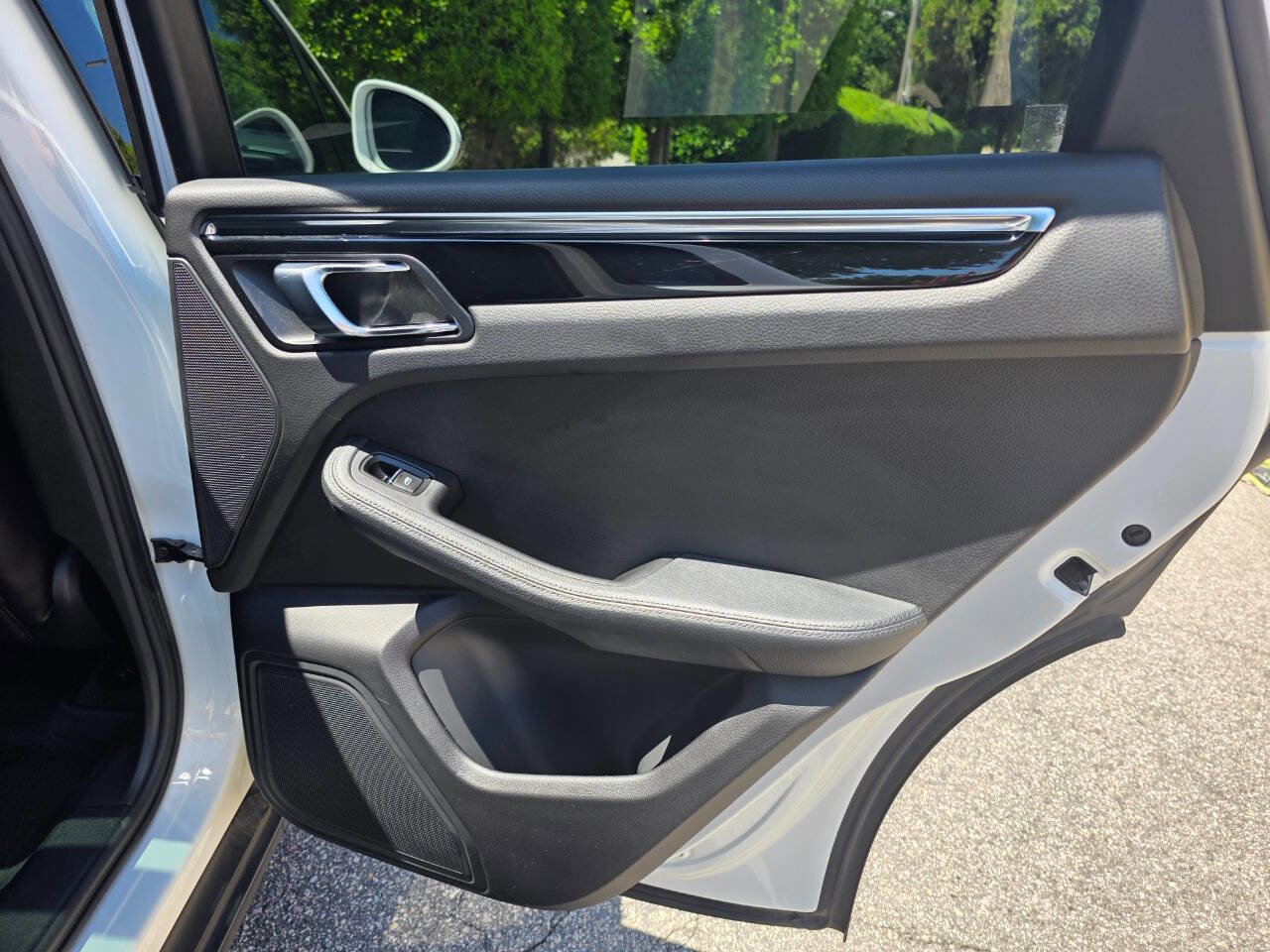 Used 2015 Porsche Macan S w/ Premium Package Plus AWD/4WD image 31