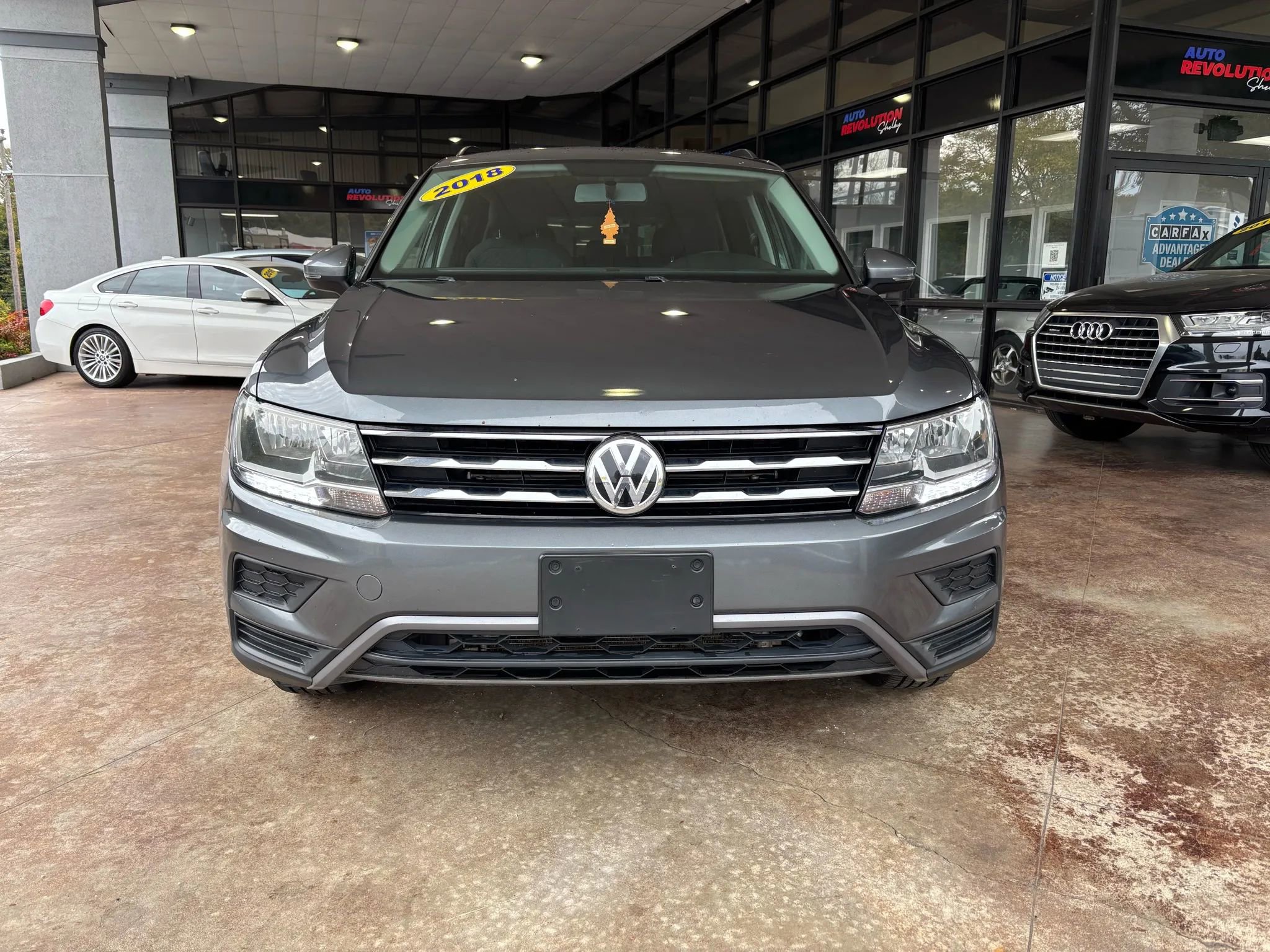 Used 2018 Volkswagen Tiguan S image 2
