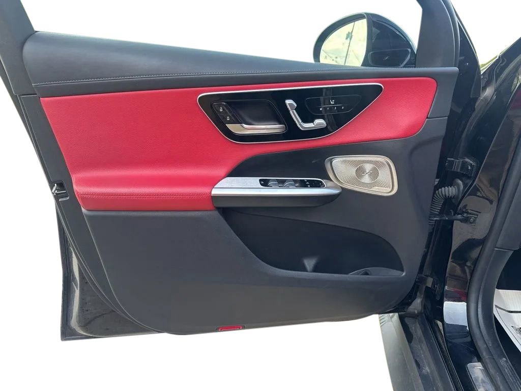 Used 2024 Mercedes-Benz GLC 300 4MATIC image 11