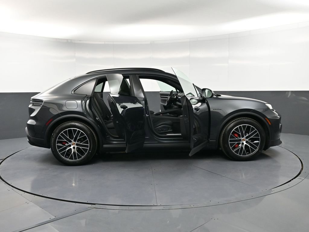 New 2026 Porsche Macan 4S Electric AWD/4WD image 36