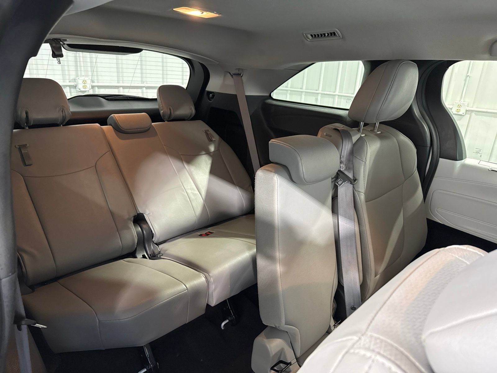 Used 2025 Toyota Sienna XLE FWD image 20