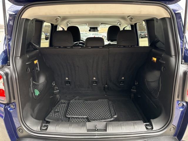 Used 2017 Jeep Renegade Latitude w/ Cold Weather Group image 43